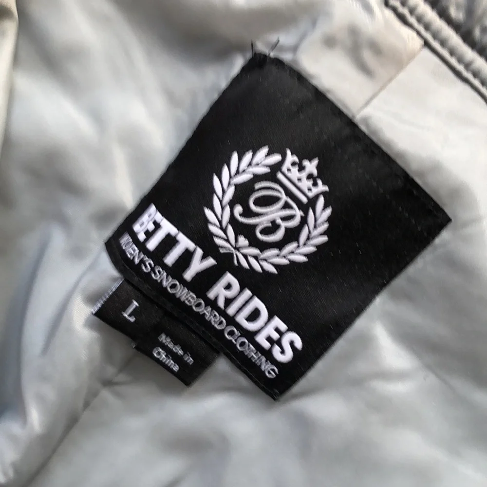 Betty Rides (L) snowboard Classic Rocker - Picture 3 of 16